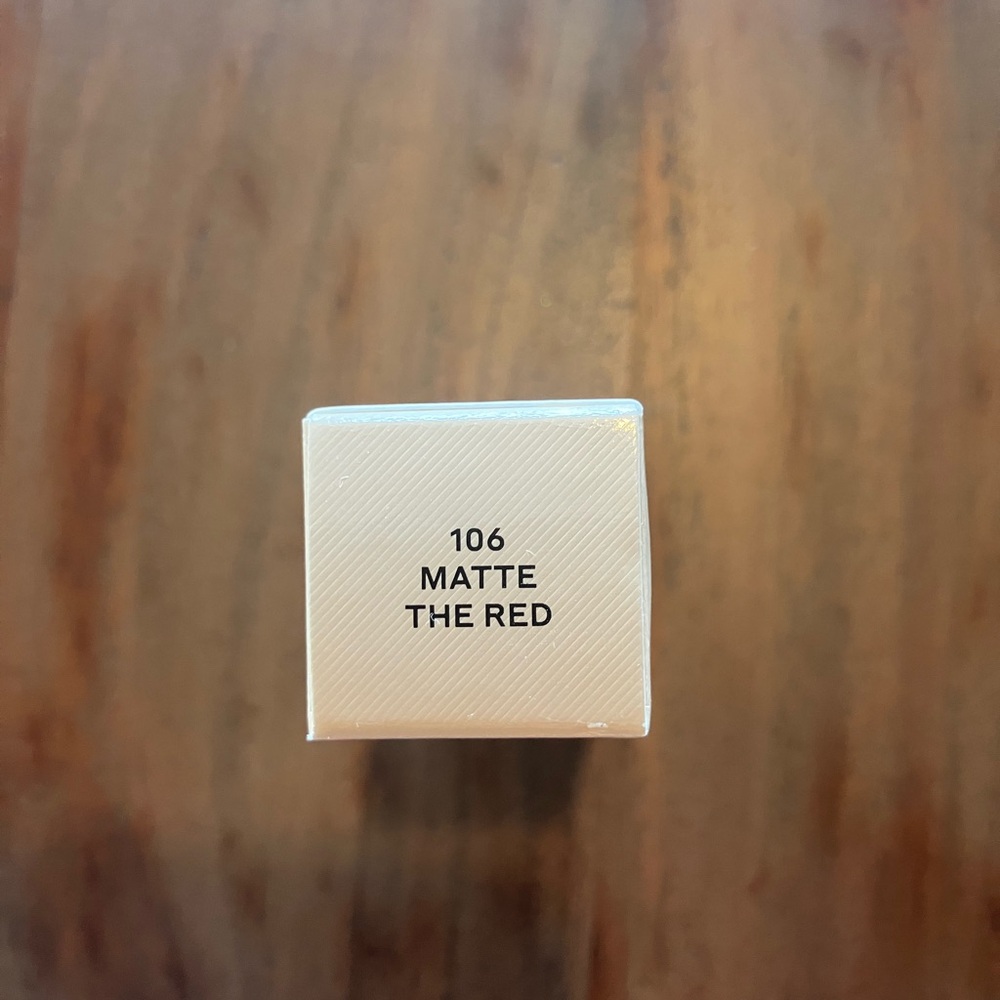 Burberry Kisses Matte Lip Colour - THE RED - Picture 3 of 3
